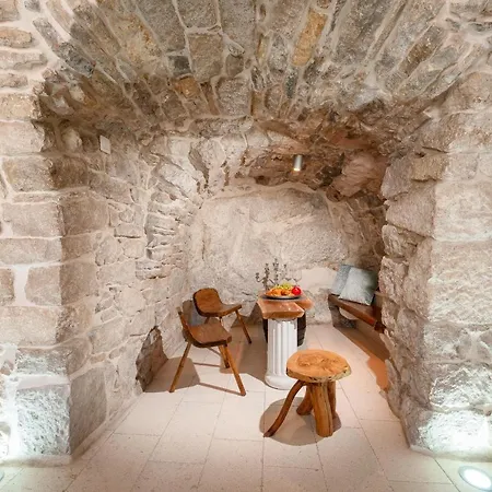 Luxury Volat アパート